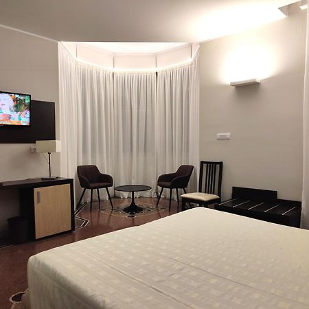 Hotel Vittoria Генуя Экстерьер фото