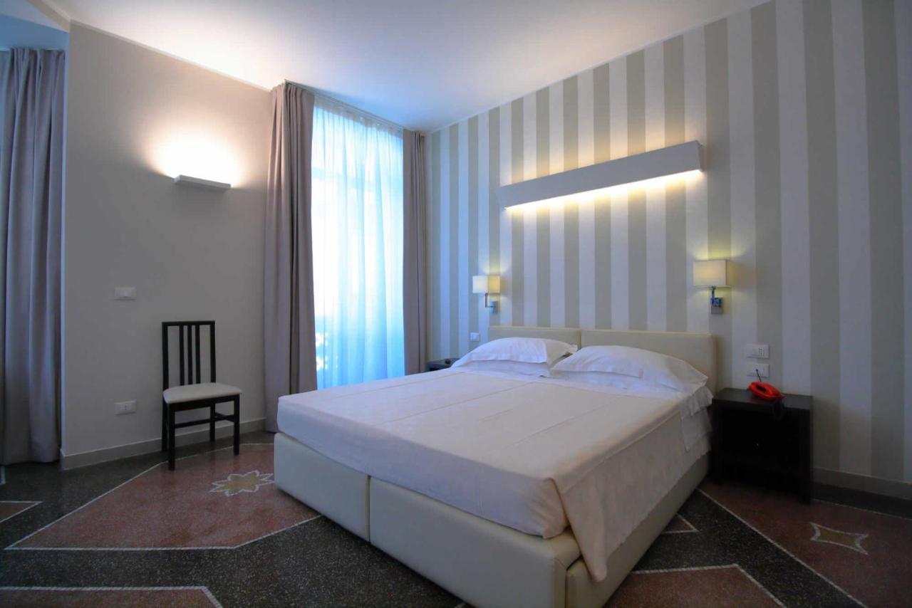 Hotel Vittoria Генуя Экстерьер фото