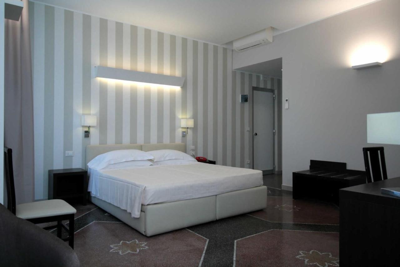 Hotel Vittoria Генуя Экстерьер фото