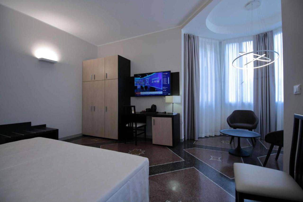 Hotel Vittoria Генуя Экстерьер фото