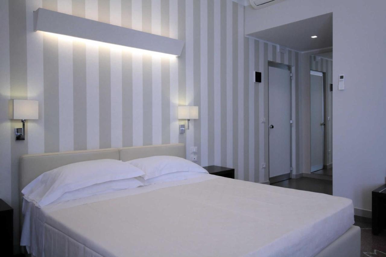 Hotel Vittoria Генуя Экстерьер фото