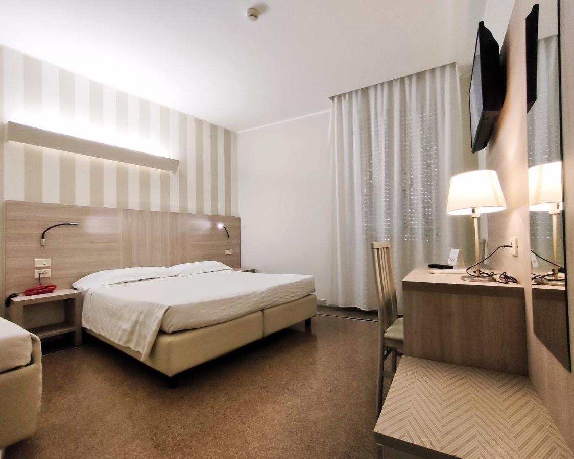 Hotel Vittoria Генуя Экстерьер фото