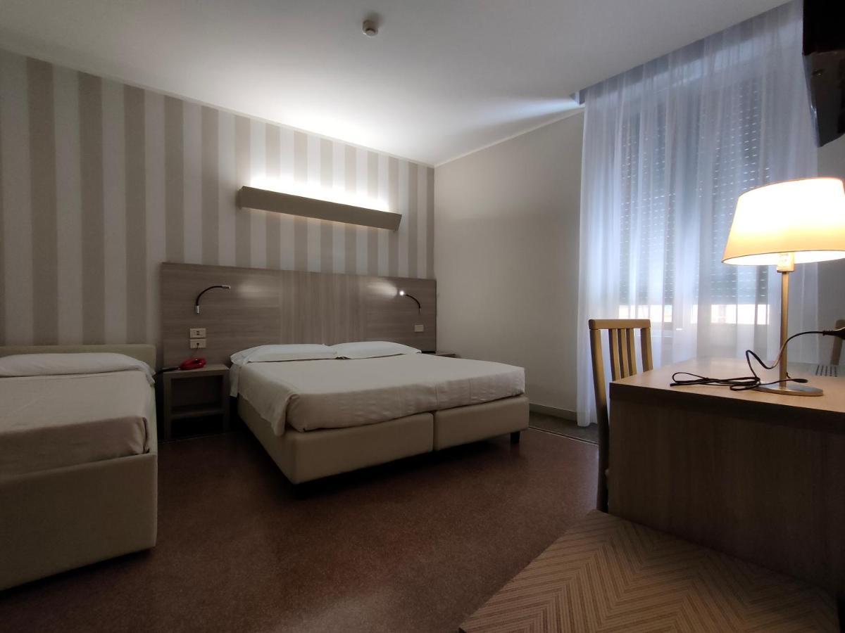 Hotel Vittoria Генуя Экстерьер фото