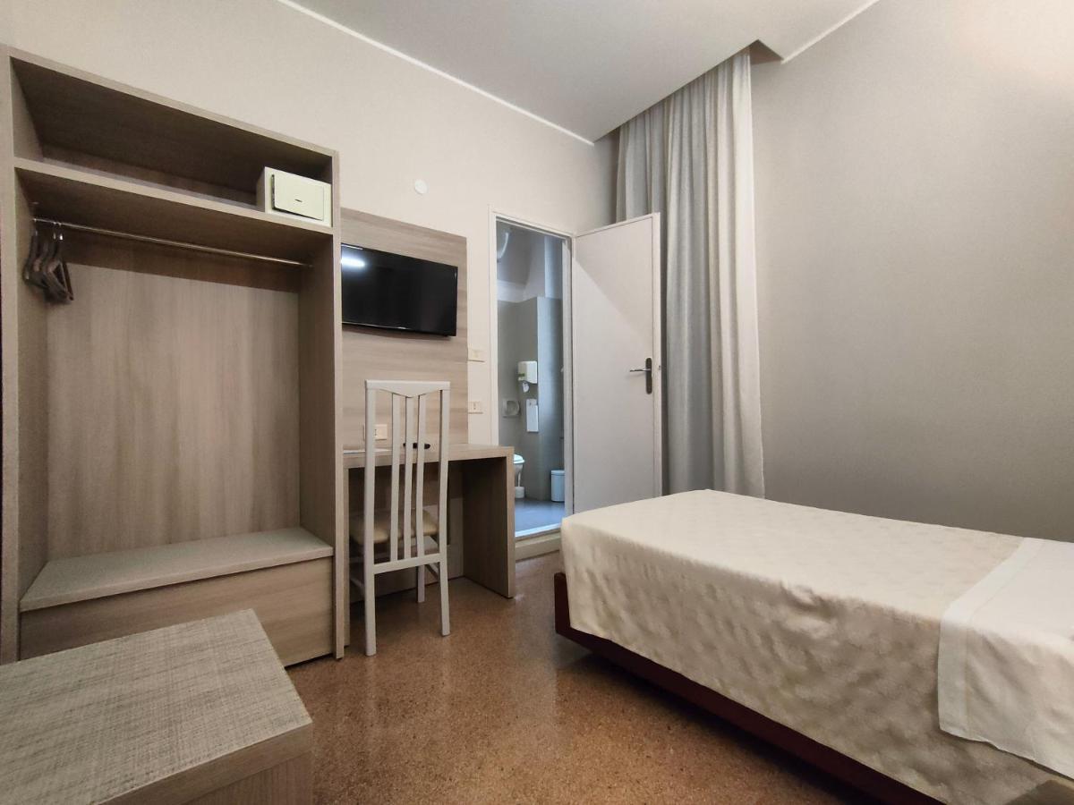 Hotel Vittoria Генуя Экстерьер фото