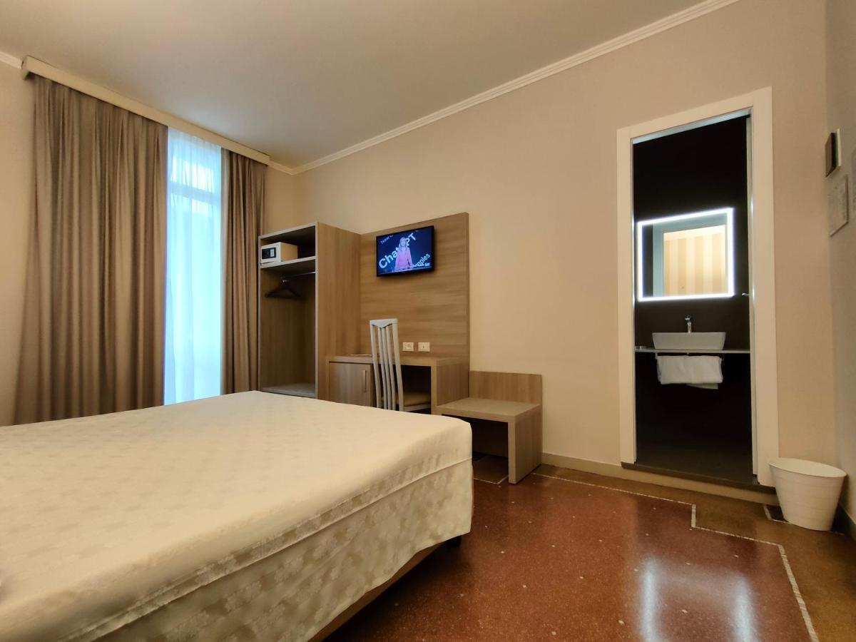 Hotel Vittoria Генуя Экстерьер фото