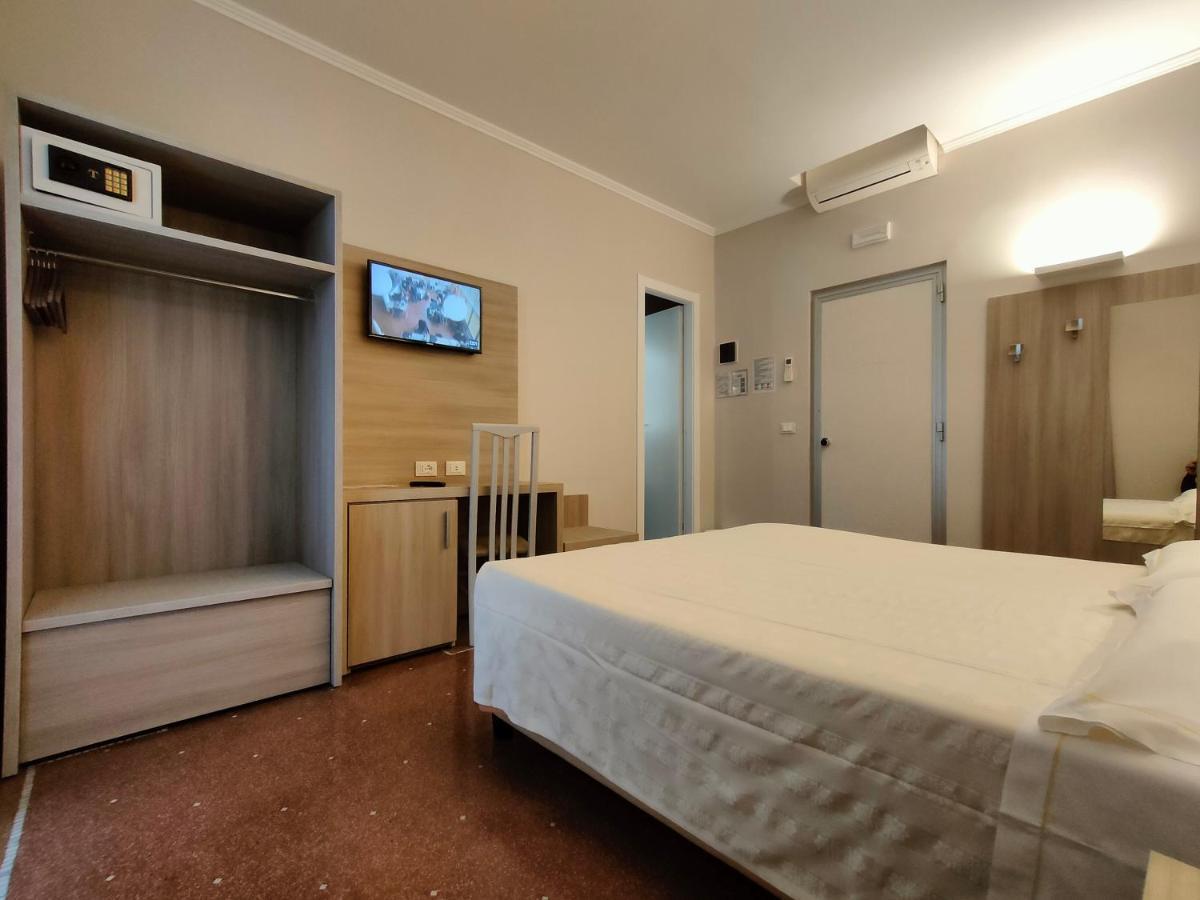 Hotel Vittoria Генуя Экстерьер фото