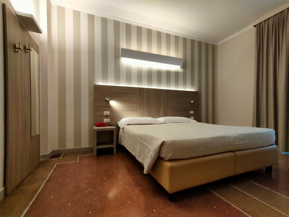 Hotel Vittoria Генуя Экстерьер фото