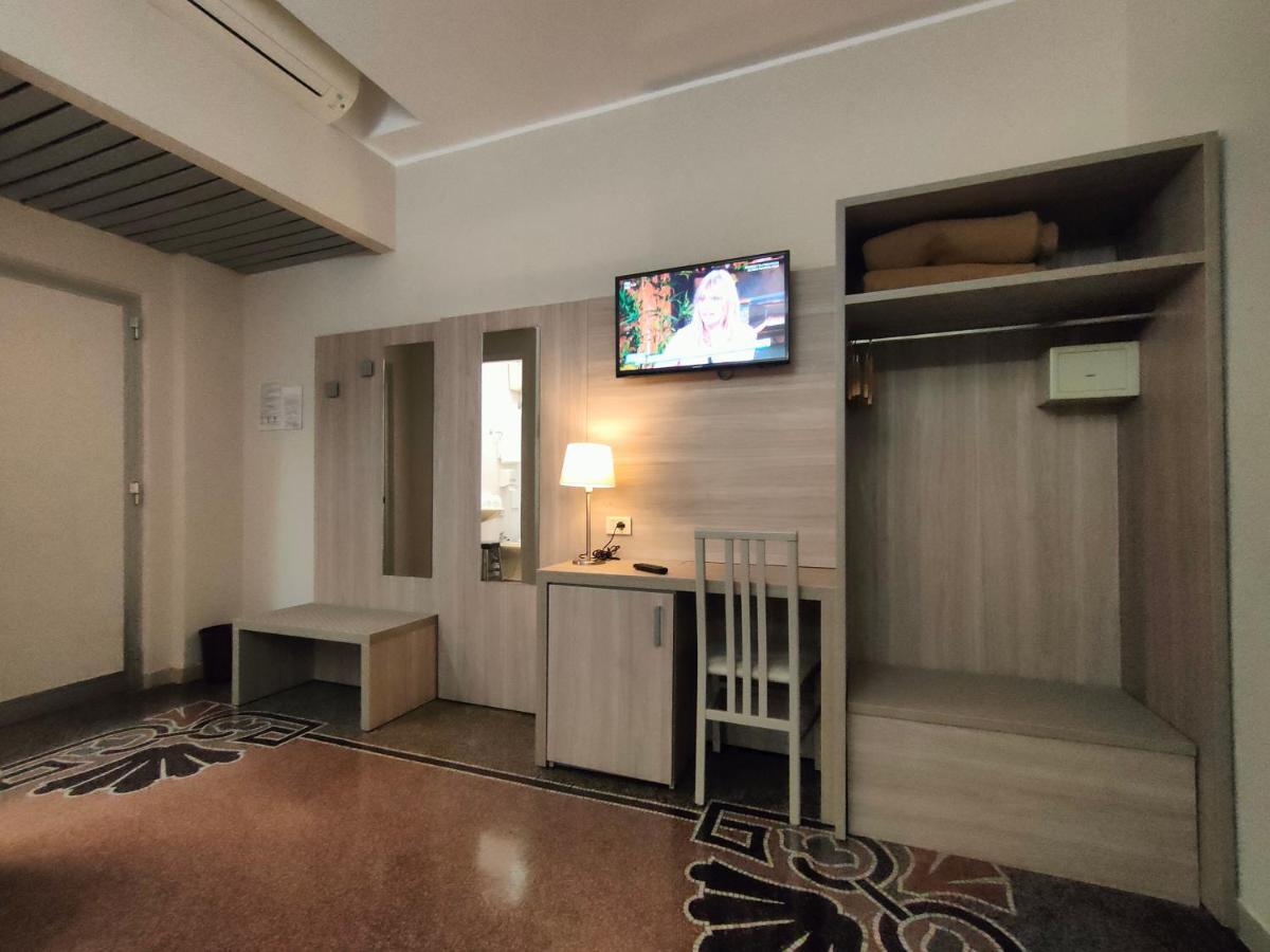 Hotel Vittoria Генуя Экстерьер фото