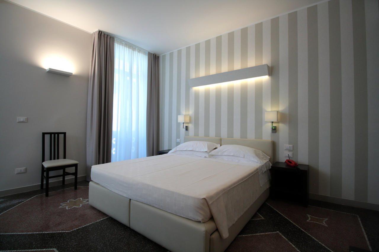 Hotel Vittoria Генуя Экстерьер фото