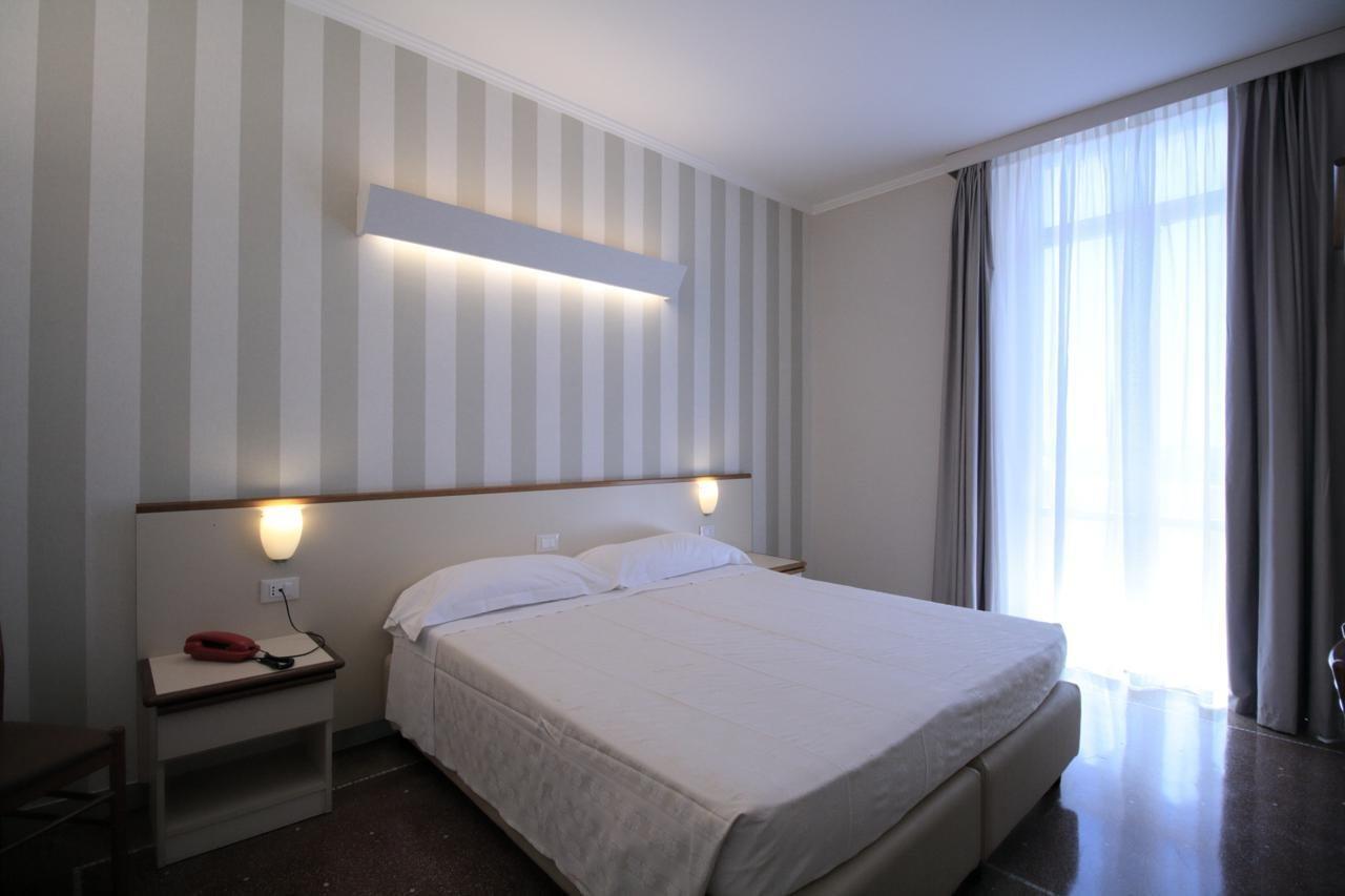 Hotel Vittoria Генуя Экстерьер фото