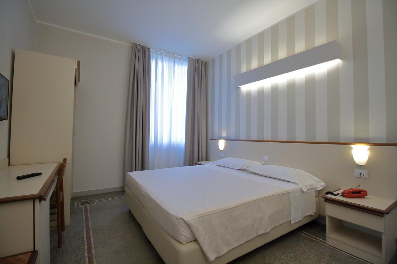 Hotel Vittoria Генуя Экстерьер фото