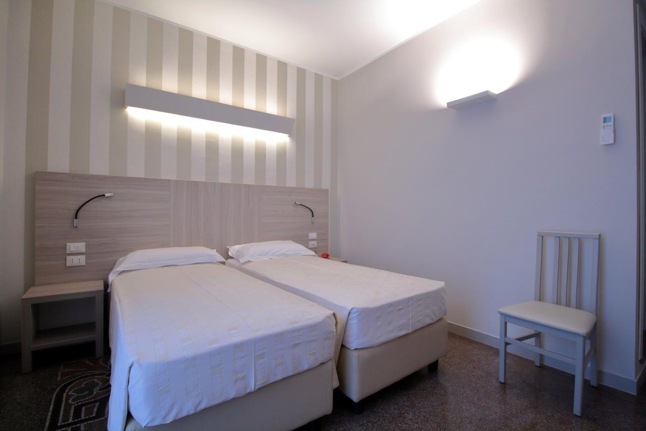 Hotel Vittoria Генуя Экстерьер фото