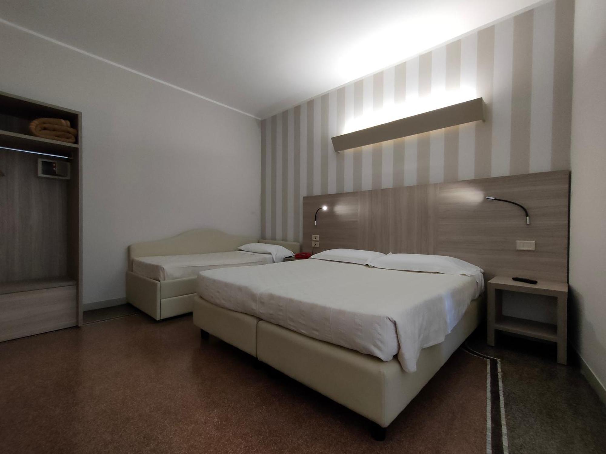 Hotel Vittoria Генуя Номер фото