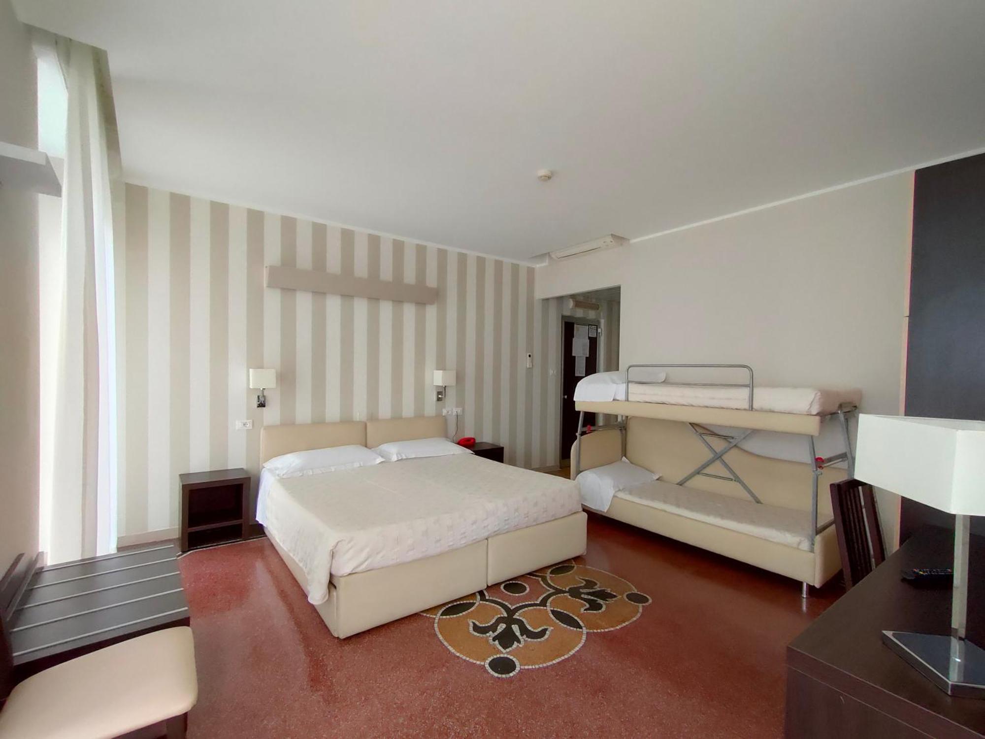 Hotel Vittoria Генуя Экстерьер фото