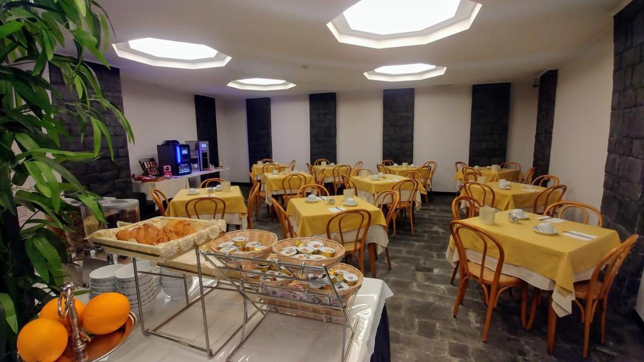 Hotel Vittoria Генуя Экстерьер фото