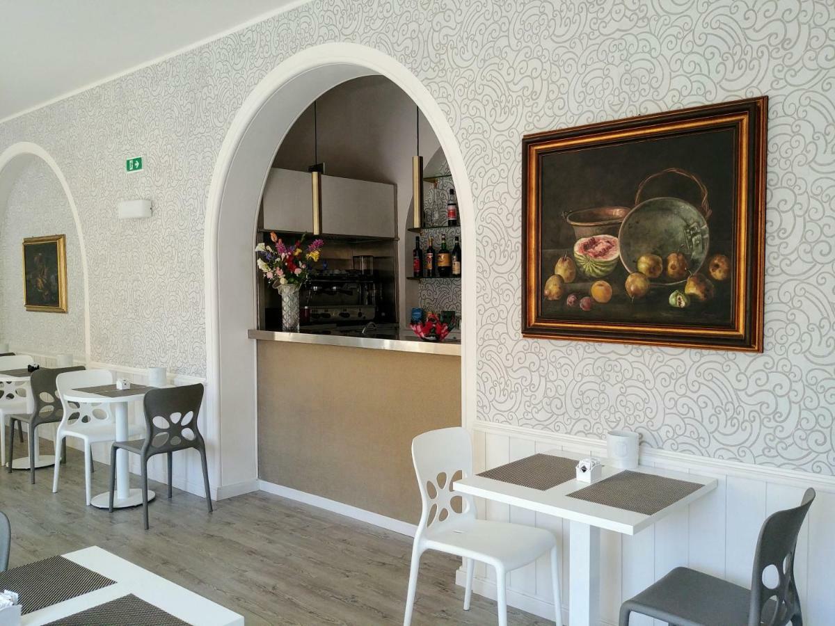 Hotel Vittoria Генуя Экстерьер фото