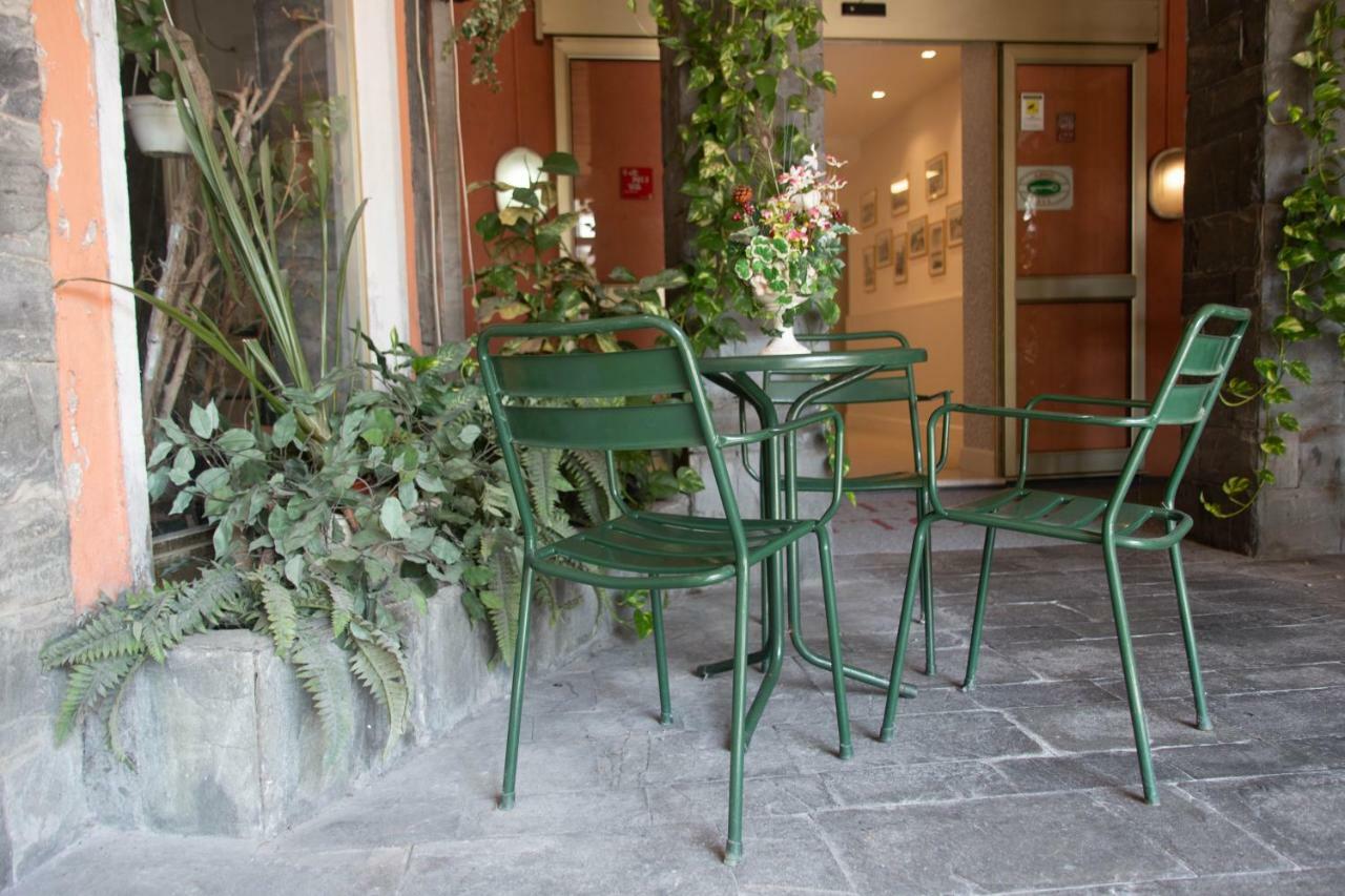 Hotel Vittoria Генуя Экстерьер фото