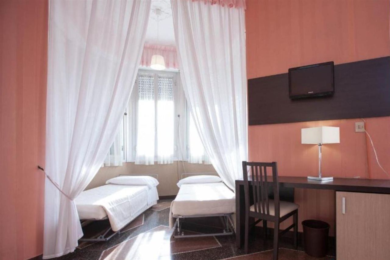 Hotel Vittoria Генуя Экстерьер фото